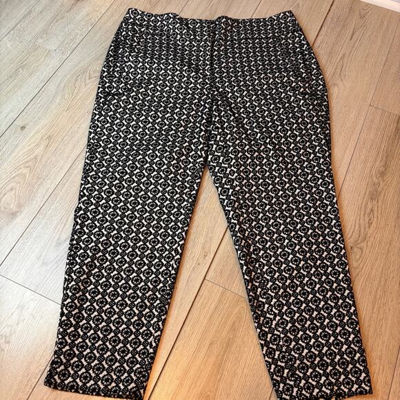 Lane Bryant Pixie Tapered Pant Size 20 Black White Medallion Dress Pant - Picture 1 of 6